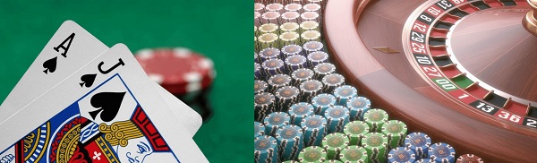 Spelkort i blackjack och spelmarker samt spelmarker och rouletthjul